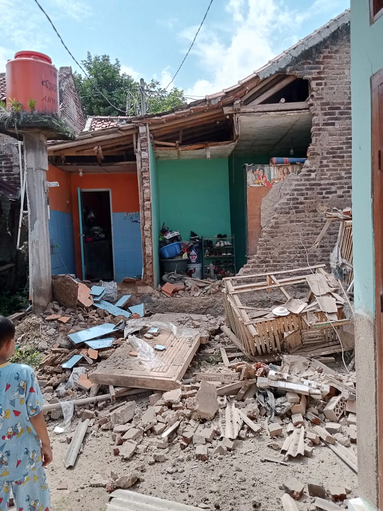 Gempa Mengguncang Cianjur, Sejumlah Rumah di Desa Mekarjaya, Sukaluyu Roboh