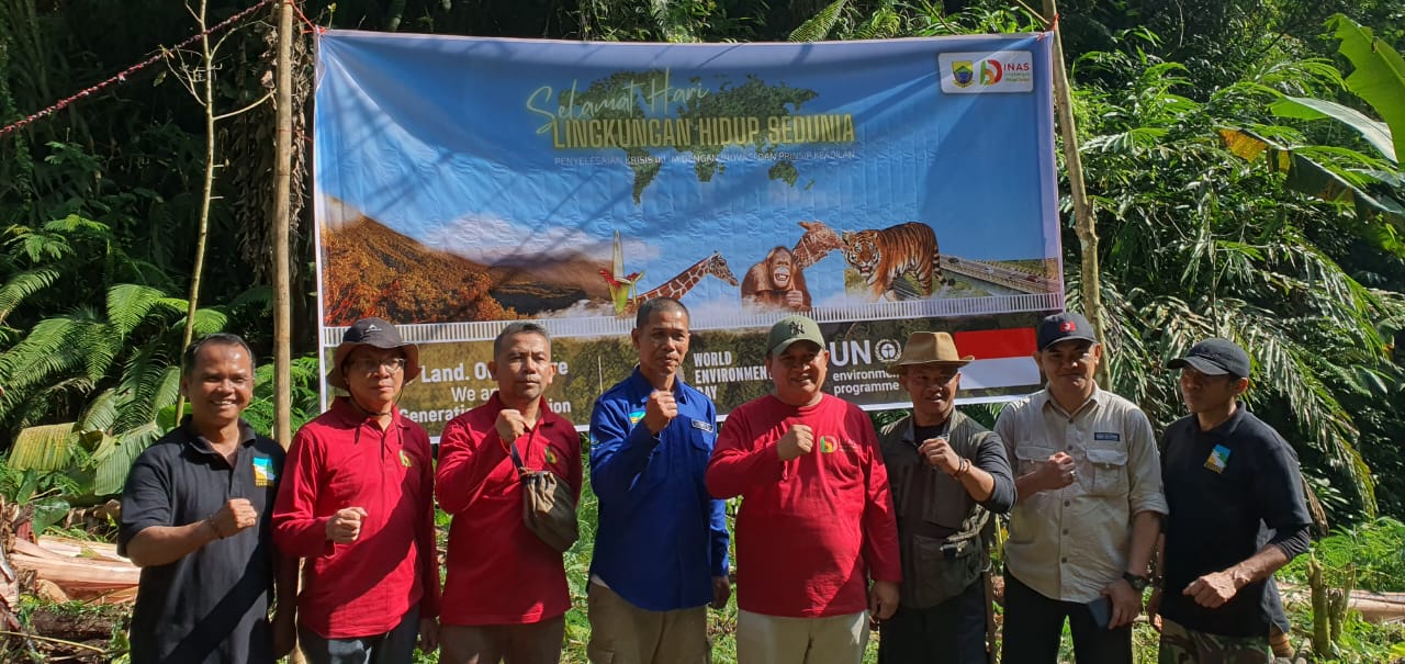 Komite Sub DAS Cikundul dan DLH Cianjur Gelar Aksi Tanam Pohon hingga Bersih-bersih Sungai