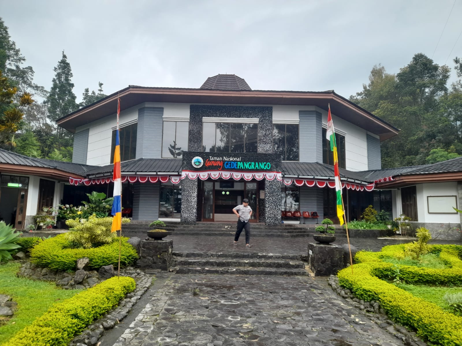Pendakian Gunung Gede Pangrango Ditutup Sementara Mulai 13 Oktober 