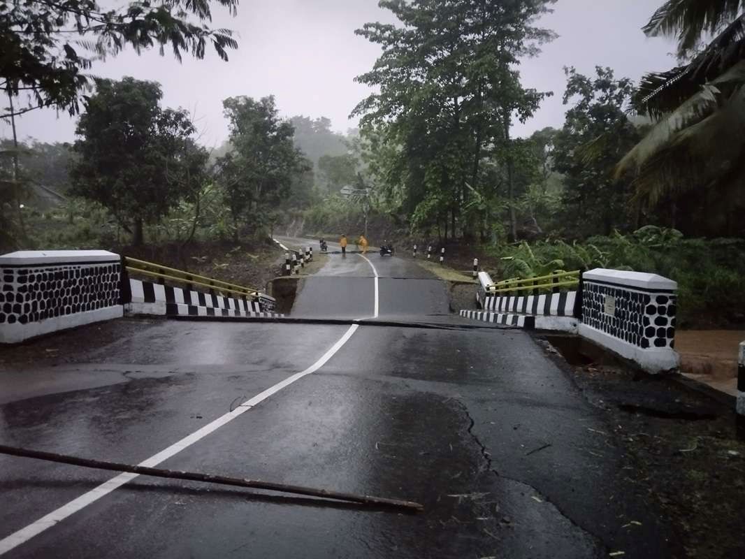 Perbaikan Jalan dan Jembatan Rusak Akibat Bencana di Sukabumi dan Cianjur Terus Berlangsung