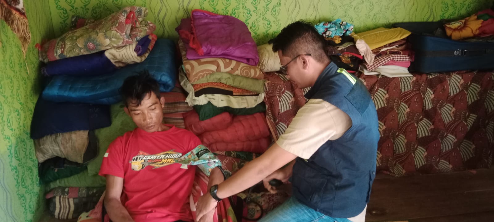 Puluhan Warga  Diduga Alami Keracunan Massal di Cikadu Cianjur