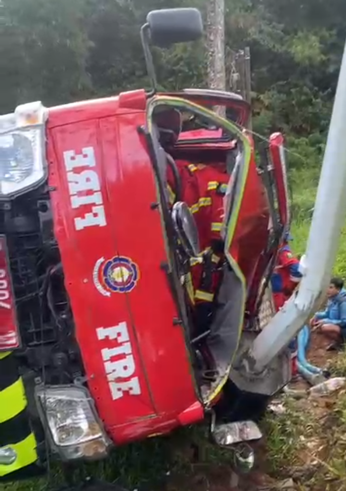 Mobil Damkar Terguling di Sukanagara Cianjur, Dua Petugas Terluka