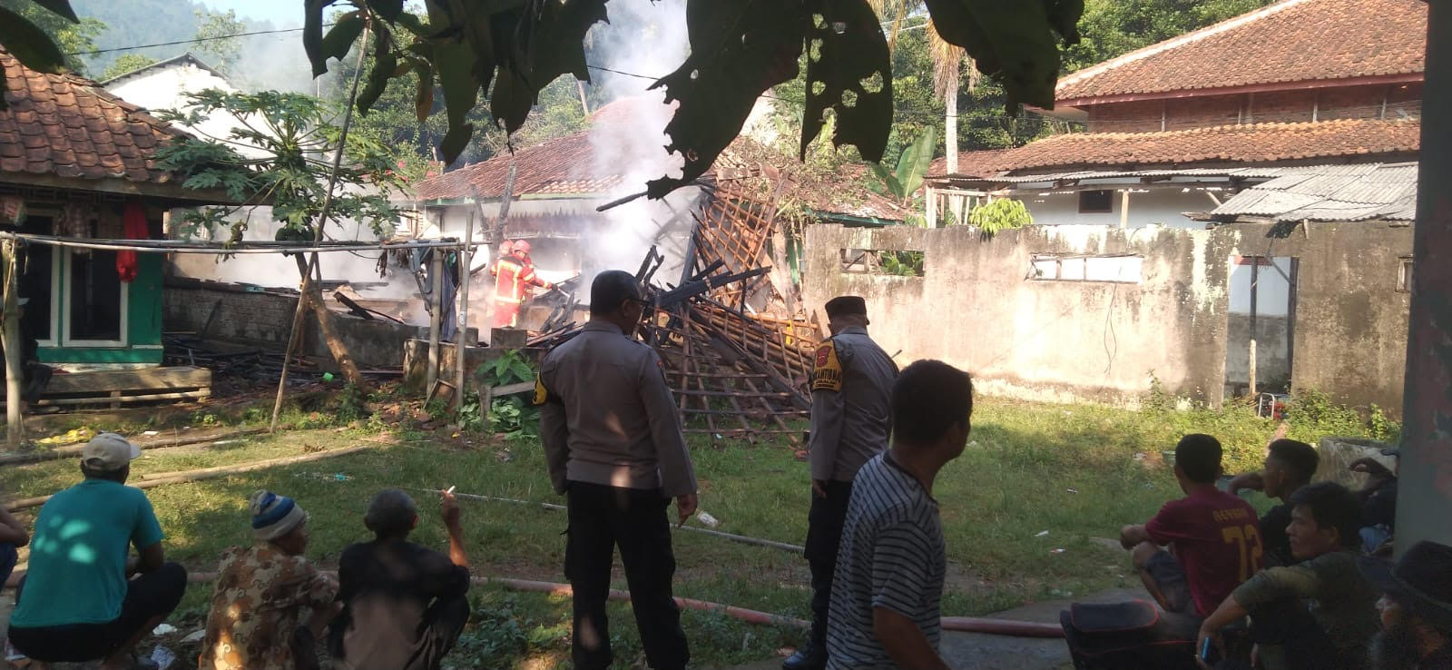 Rumah Semi Permanen di Cianjur Ludes Terbakar, Kerugian Capai Puluhan Juta Rupiah