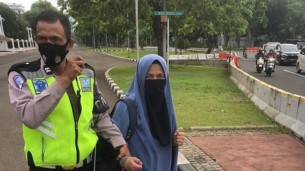 Kronologi Seorang Perempuan Todongkan Senjata Api ke Paspampres di Istana Presiden