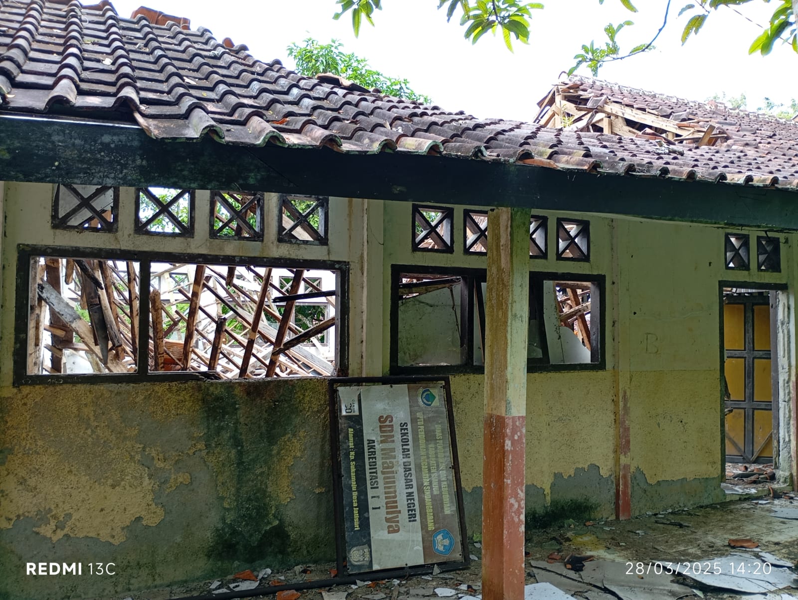 Ruang Kepala SDN Majumulya Sindangbarang Disulap jadi Ruang Kelas