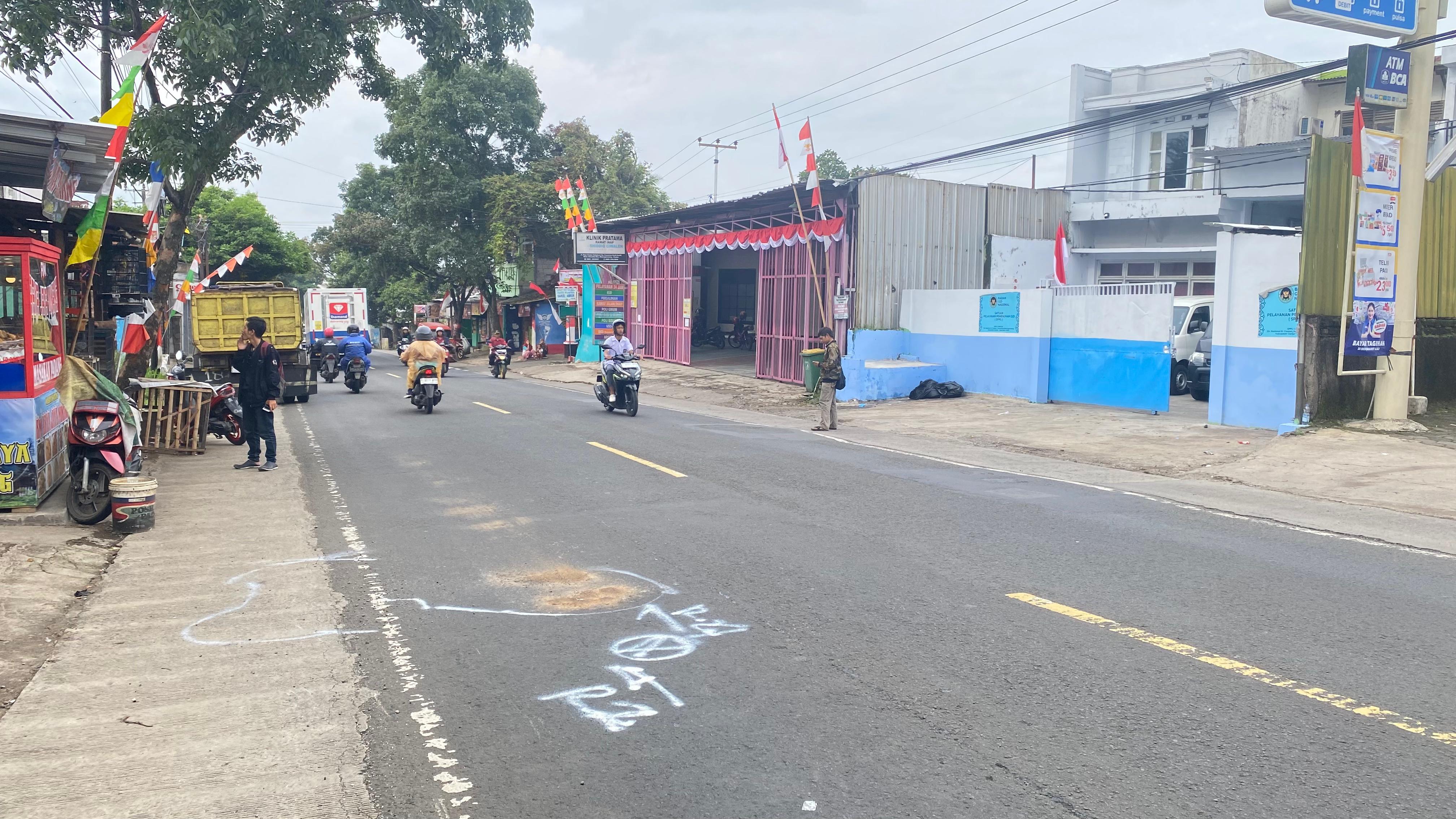 Pengendara Motor Tewas Terlindas Truk Fuso di Warungkondang