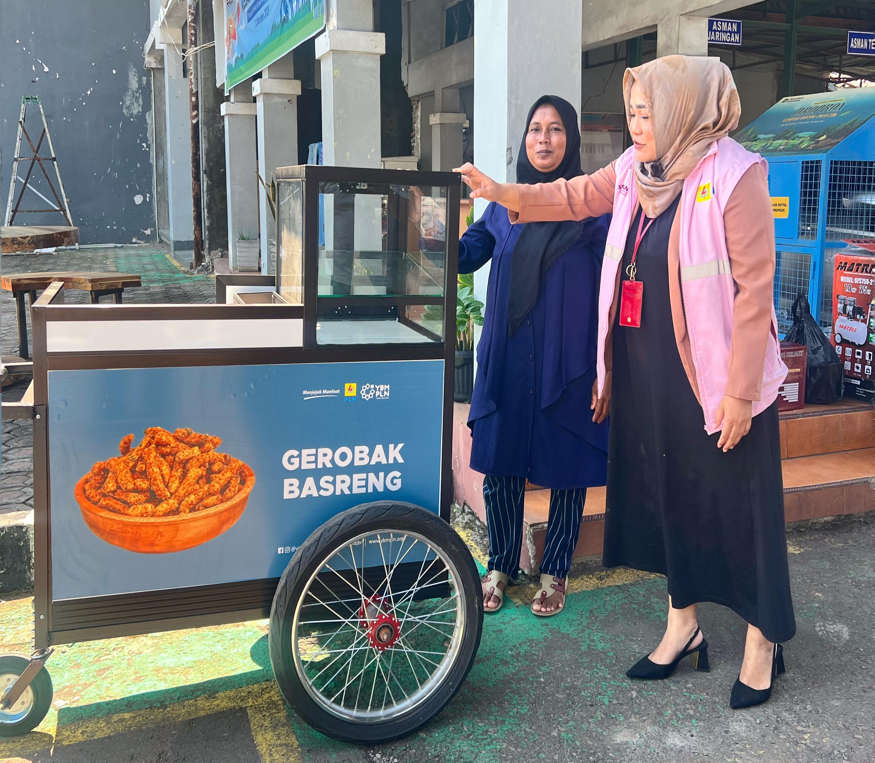 Semangat Hari Kesaktian Pancasila, PLN Beri Bantuan Ekonomi untuk UMKM di Cianjur