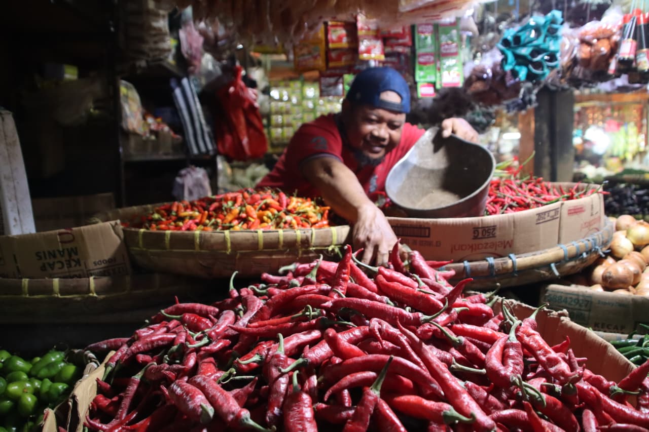 Jelang Akhir Tahun 2025, Harga Cabai di Pasar Induk Cianjur Merangkak Naik