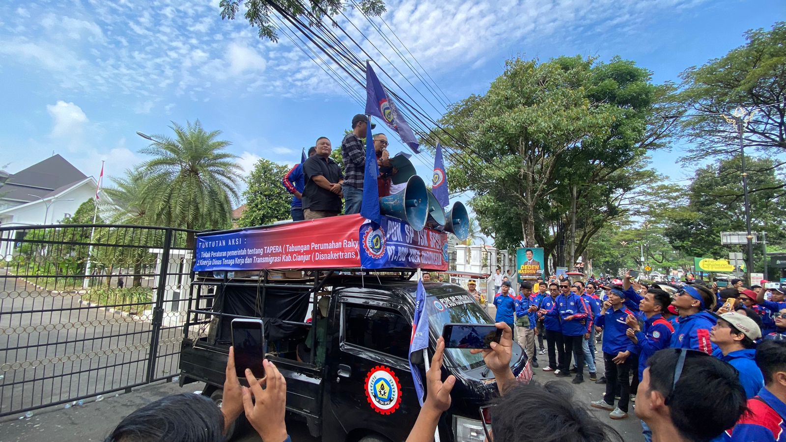 Tolak Tapera, Ratusan Buruh Demo di Gedung DPRD Cianjur