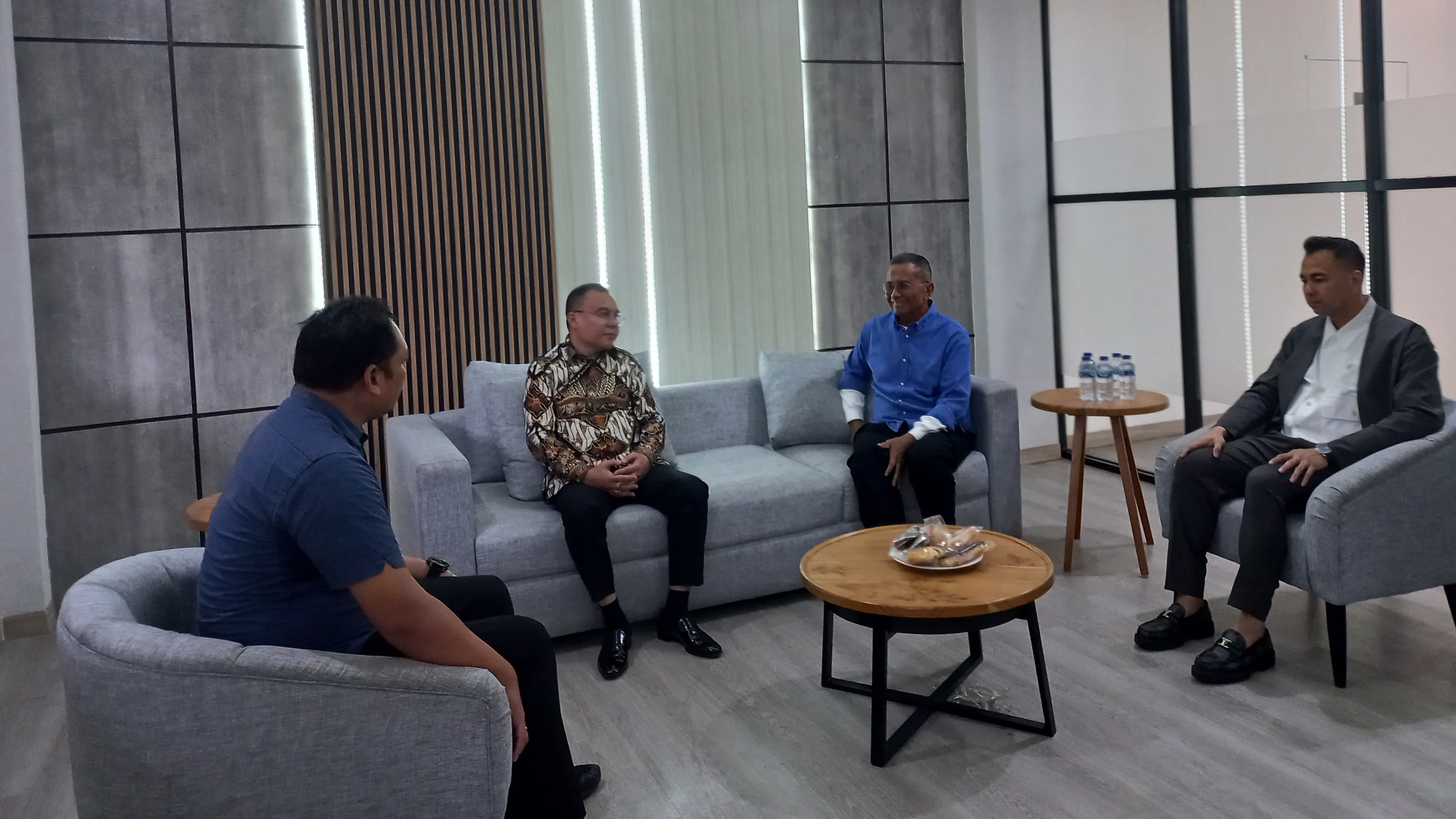 Sufmi Dasco dan Raffi Ahmad Kunjungi Kantor Disway, Dahlan Iskan Sambut Hangat
