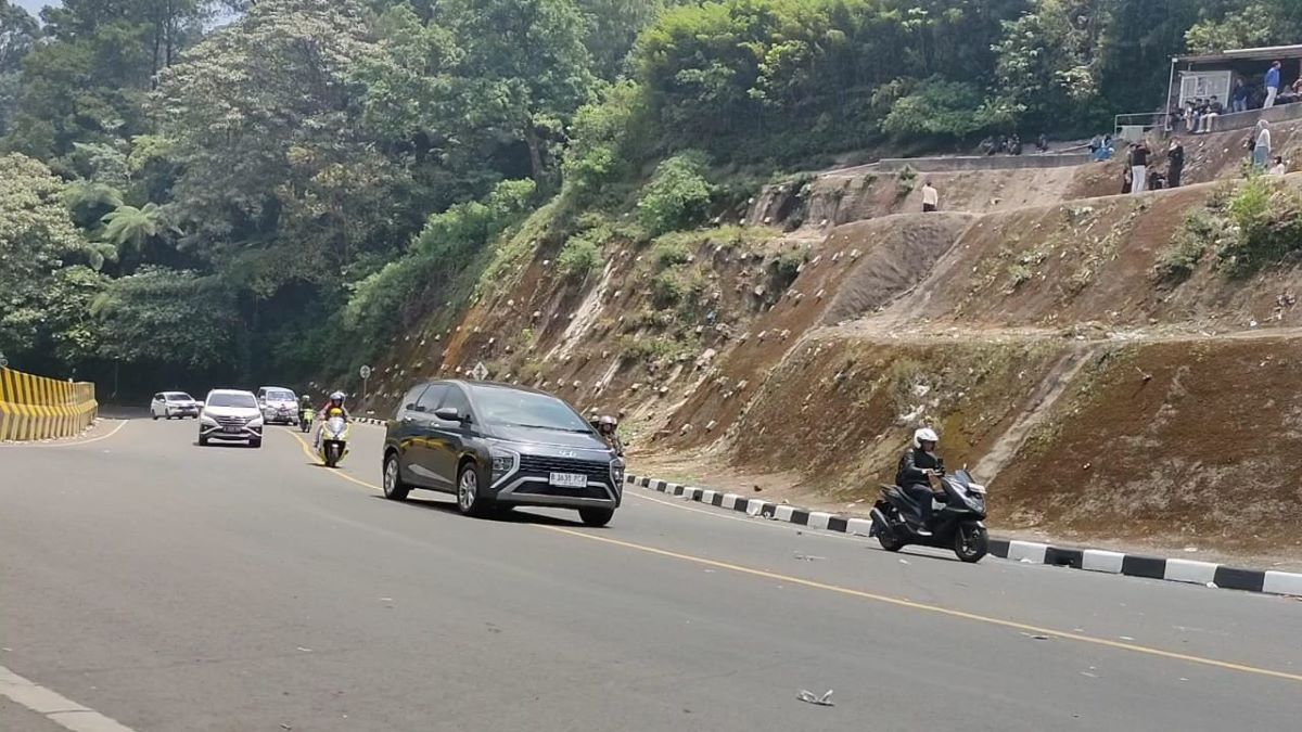 Terapkan Satu Arah, Arus Lalu Lintas di Jalur Puncak Kembali Lancar