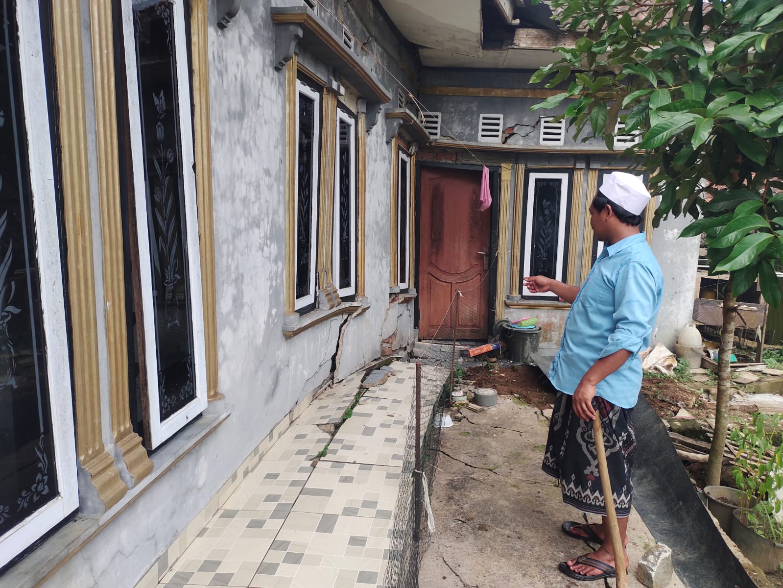 Musim Hujan Tiba, Ratusan KK di Waringinsari Cianjur Dihantui Pergerakan Tanah