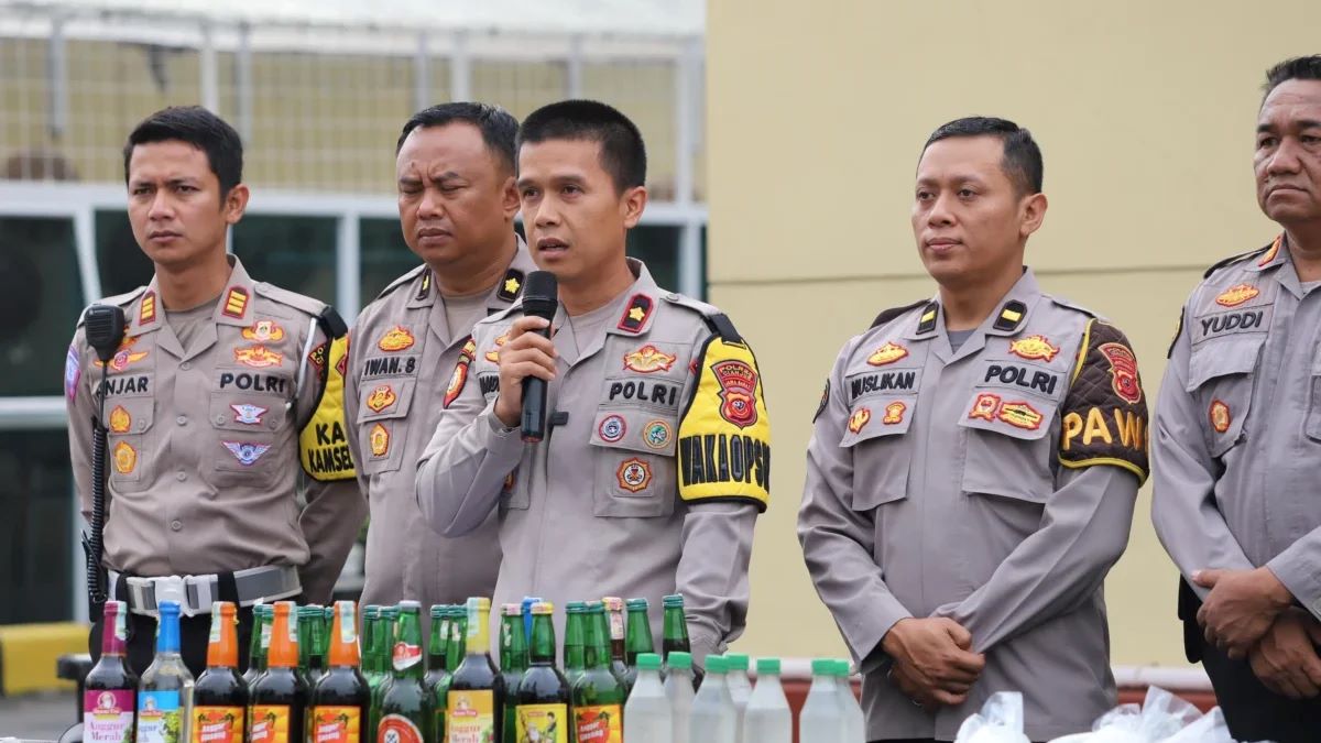 Polres Cianjur Sita Ratusan Knalpot Brong dan Miras Hasil KRYD