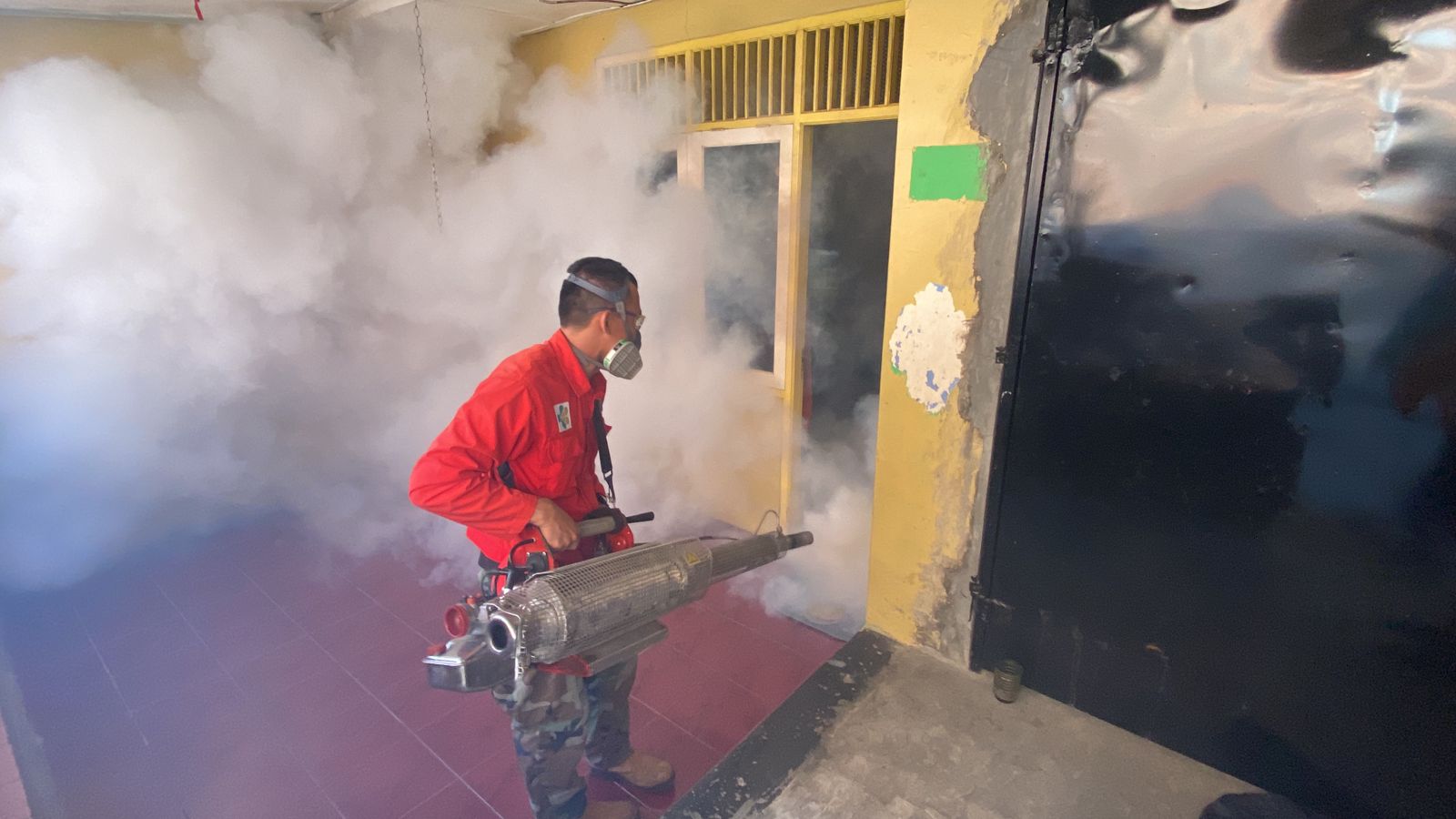 Dinkes Cianjur Lakukan Fogging di Desa Bojong Kecamatan Karangtengah