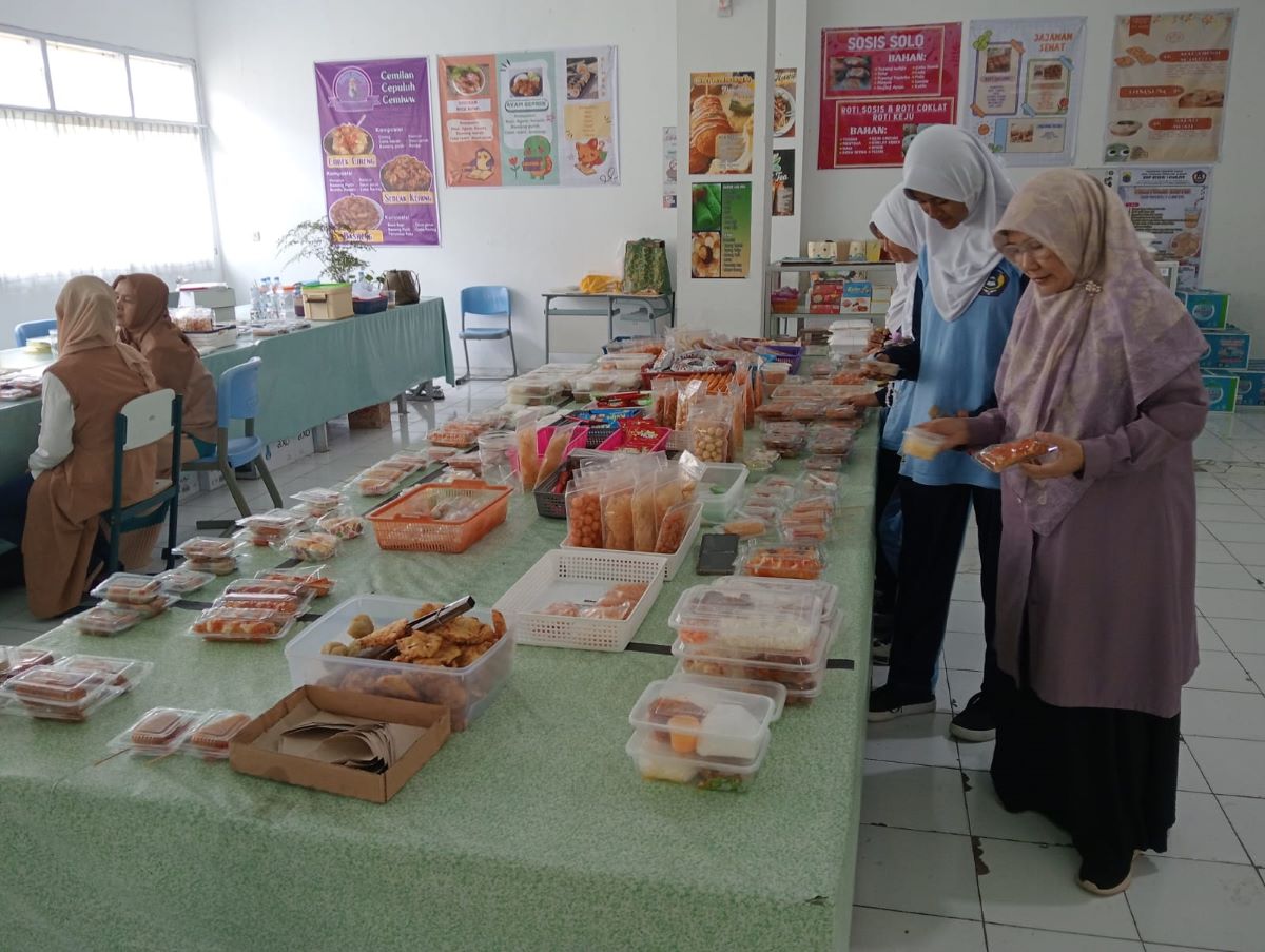 Siapkan Generasi Emas 2045, SMPN 1 Cianjur Kembangkan Kantin Sehat 