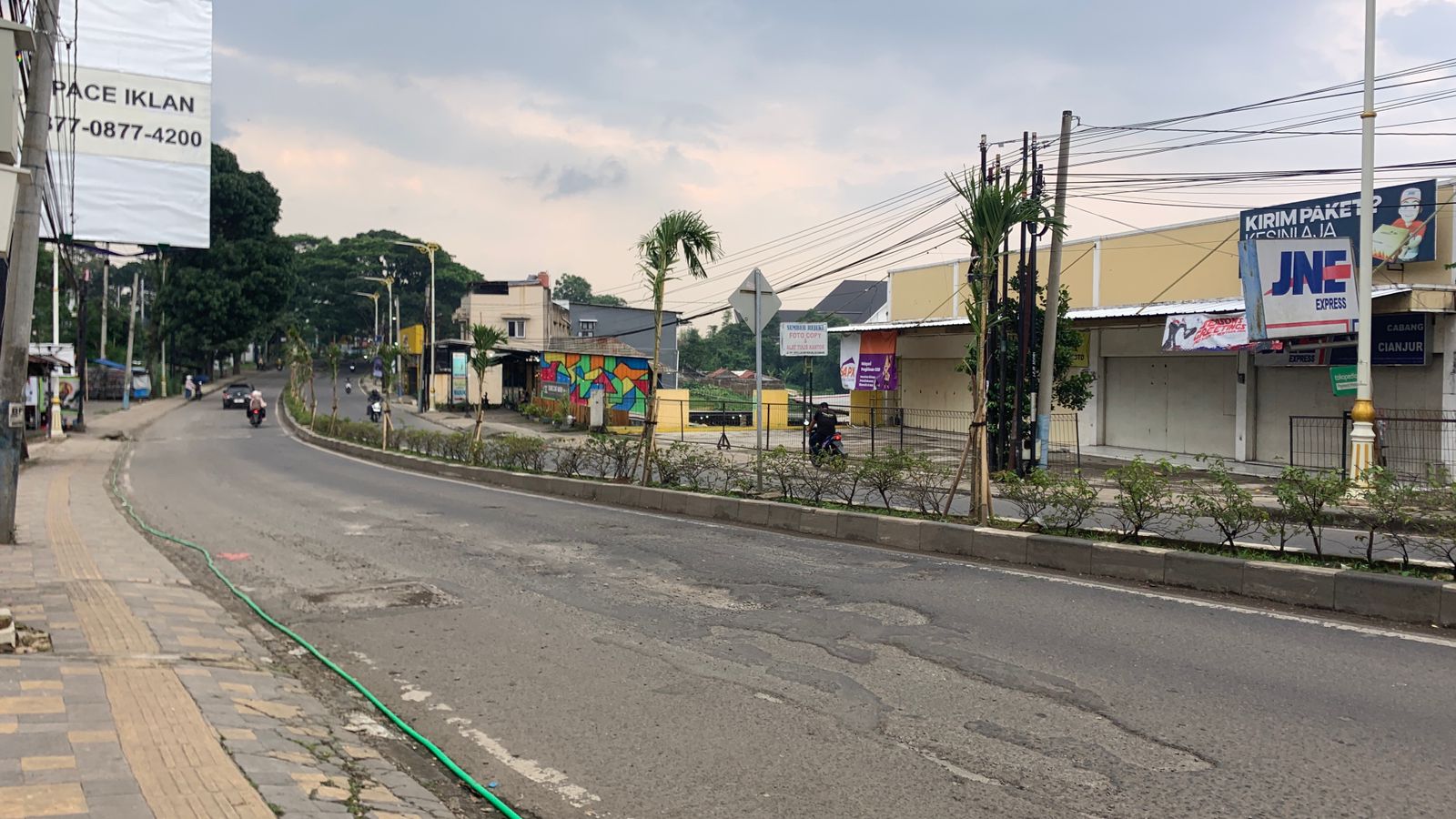 Berbahaya, Ruas Jalan Abdullah Bin Nuh Rusak dan Berlubang