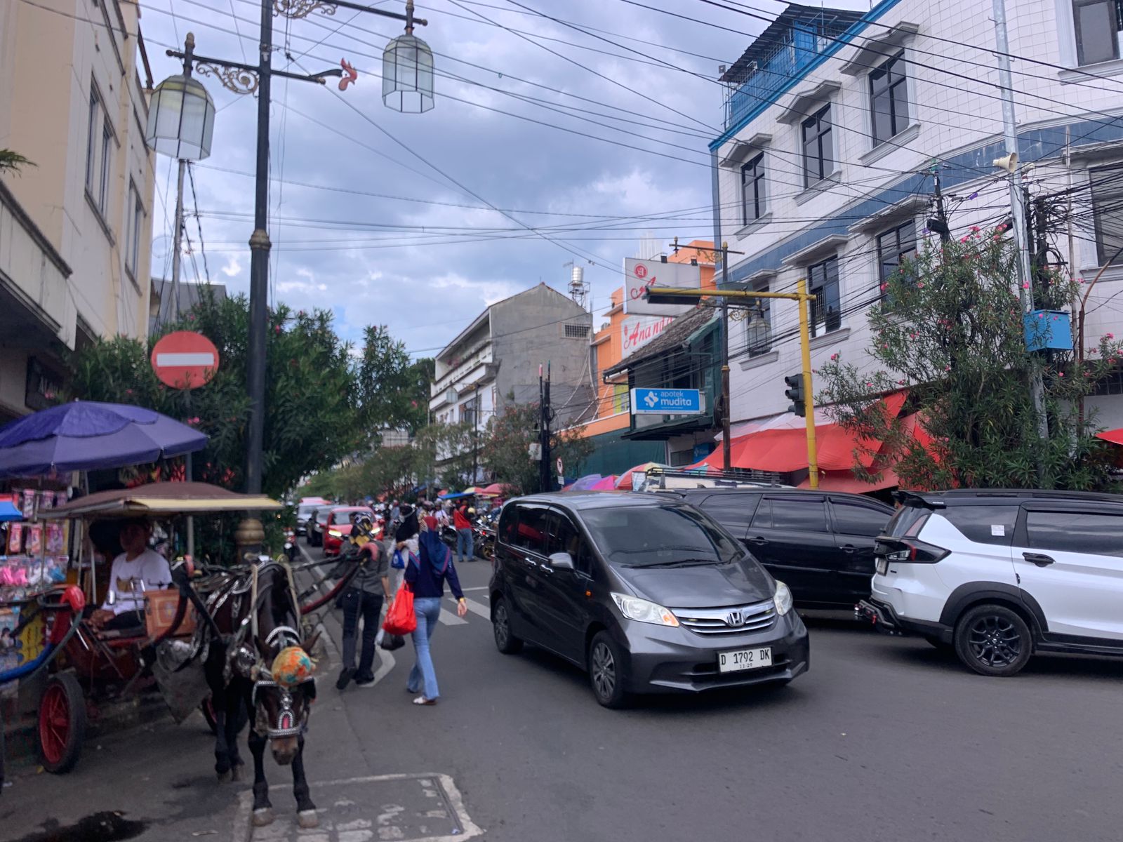 Jelang Lebaran 2026, Pusat Perbelanjaan di Cianjur Dipadati Warga 