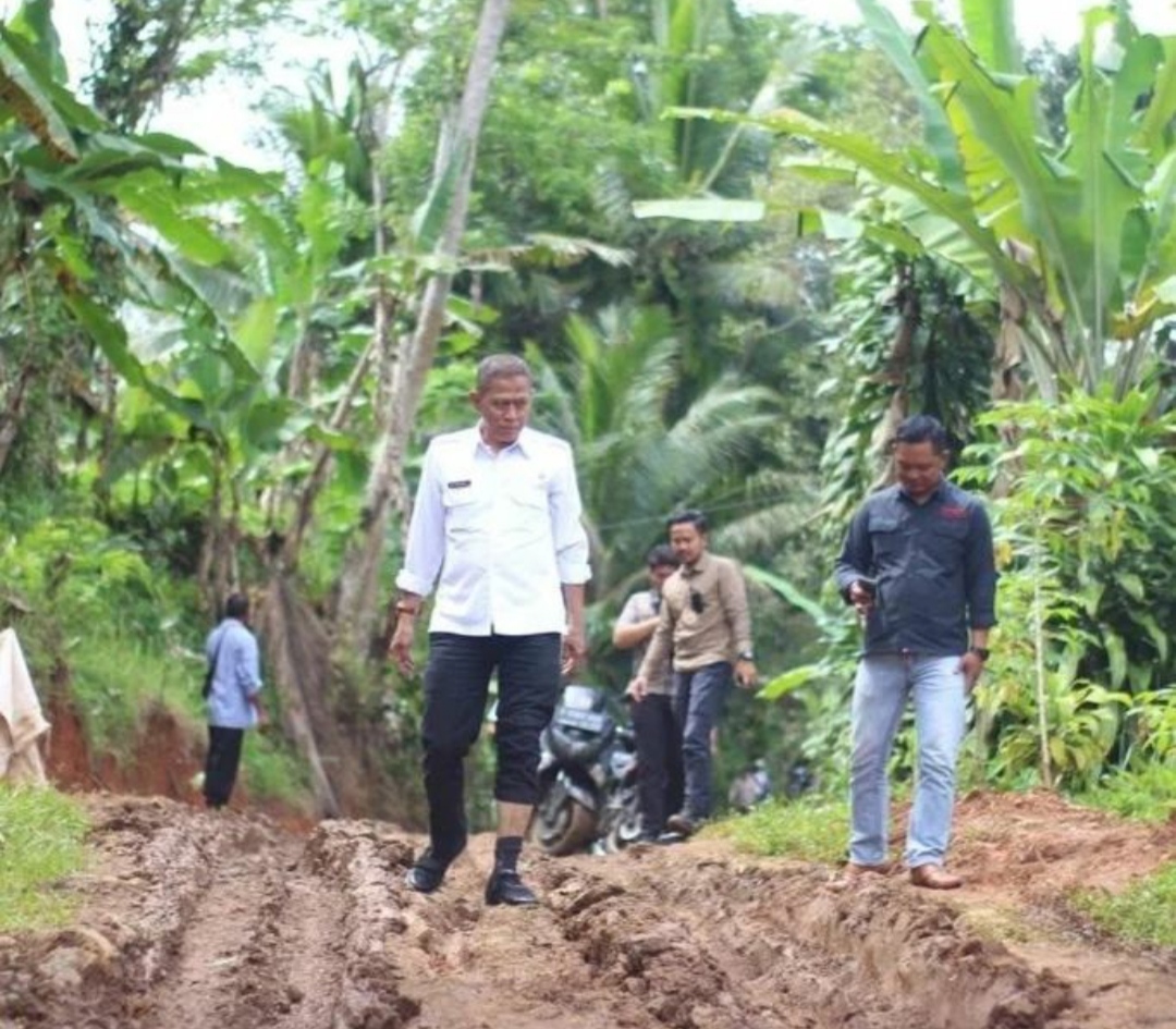 Wabup Cianjur Harap Pengerjaan Jalan Kabupaten di Gelaranyar Pagelaran Segera Selesai