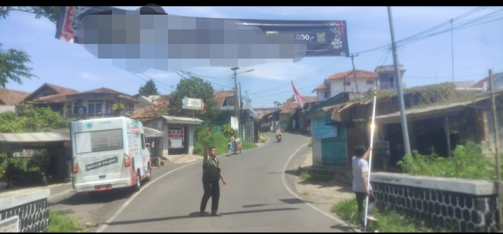 Bapenda Cianjur Tertibkan Ratusan Reklame Ilegal di 8 Kecamatan