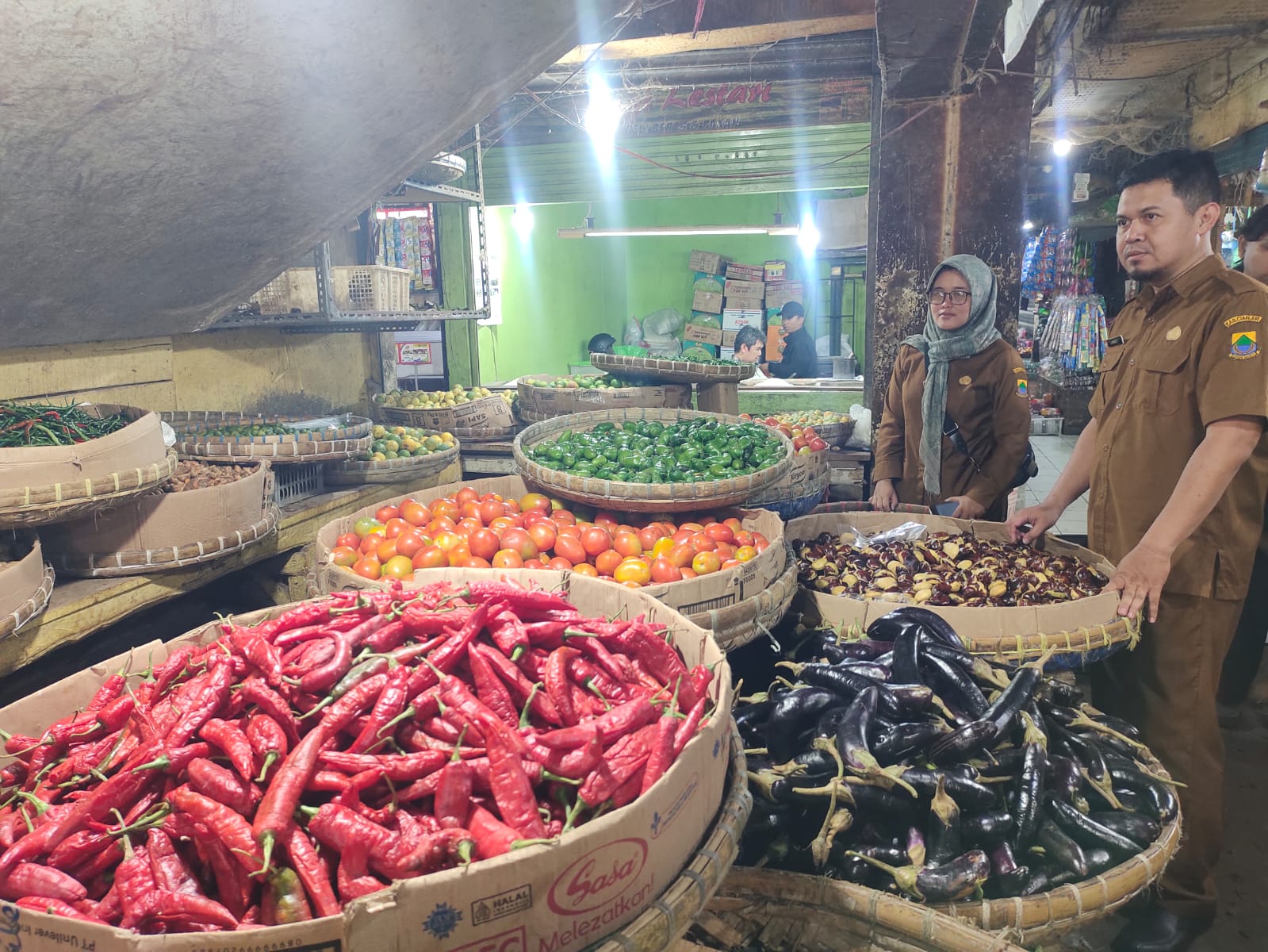 Pasokan Melimpah, Harga Cabai di Pasar Induk Cianjur Turun