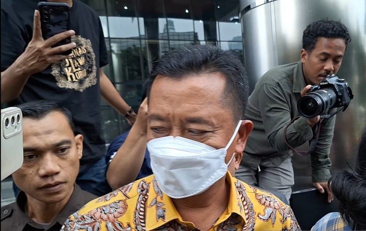 Usai Diperiksa KPK, Ema Sumarna Enggan Berkomentar