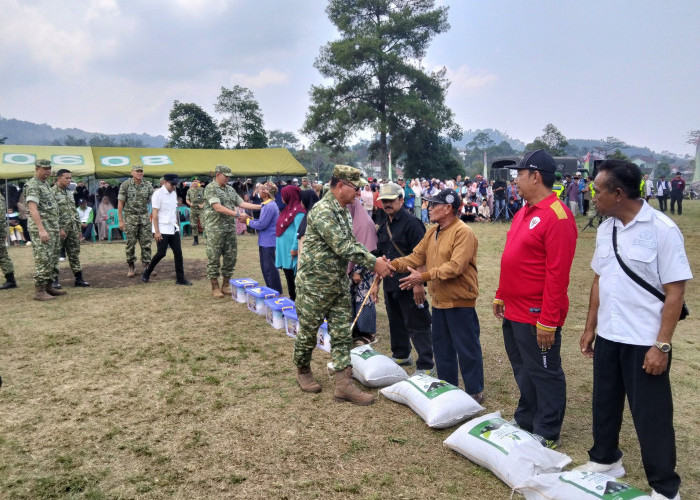 Pangdam III/Siliwangi Salurkan 3.000 Paket Sembako untuk Warga Takokak Cianjur