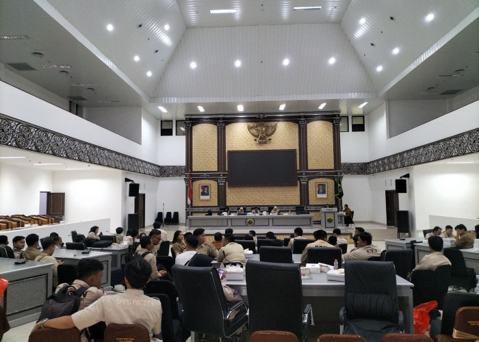 Ratusan Kepala SPPG Kumpul di Gedung DPRD Cianjur