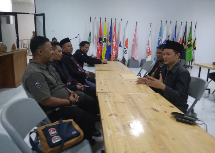 Santroni KPU Cianjur, Bacabup Independen Protes Batas Waktu Pendaftaran