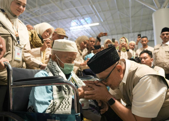 Menhaj Lepas Gelombang Pertama Jemaah Haji Indonesia Kembali ke Tanah Air