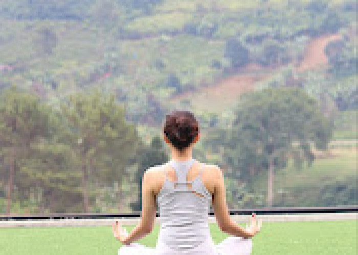 Harmoni Alam dan Jiwa: Eksklusif “Yoga Pagi”  di Grand Aston Puncak Hotel & Resort