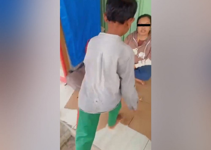 Bocah SD Diduga Dipaksa Mengemis di Pasar Ciranjang Cianjur, Ibunya Duduk Santai 