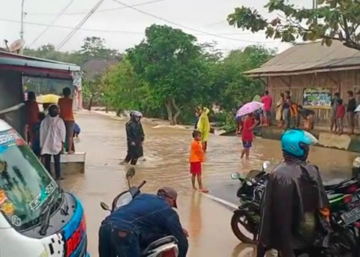Banjir di Sindangbarang Cianjur Surut, Akses Jalan Nasional Sudah Bisa Dilalui Kendaraan