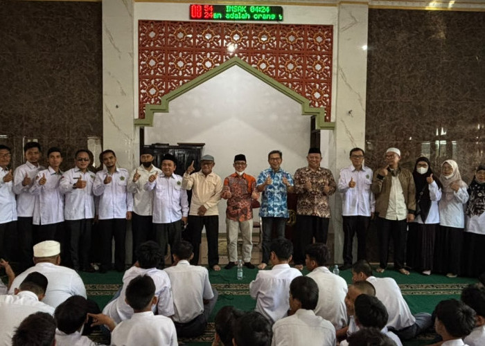 Atasi Krisis Air Bersih, RK Dadan Surya Negara Salurkan Bantuan untuk Pembuatan Sumur Artesis di Ciranjang