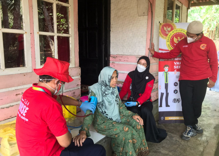 Warga Empat Desa di Cianjur Dapat Giliran Ikut Vaksinasi Covid-19 oleh BIN
