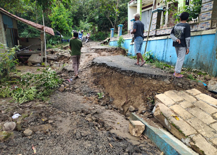 Perbaikan Jalan Terdampak Bencana di Wilayah Selatan Cianjur Masih Berlangsung