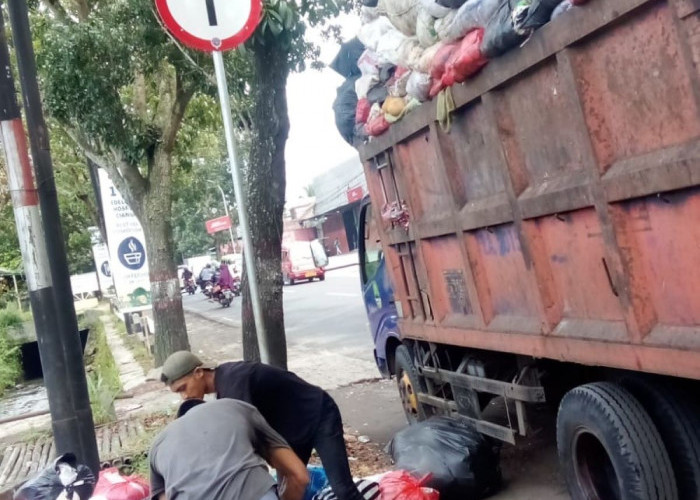 DLH Cianjur Angkut 1.725 Ton Sampah Selama Momen Libur Lebaran