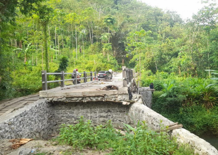 Proyek Pembangunan Jembatan Senilai Rp340 Juta di Sindangbarang Cianjur Mangkrak