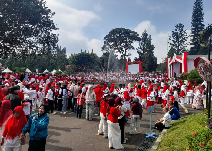 Ribuan Warga Meriahkan HUT ke-81 RI di Istana Cipanas
