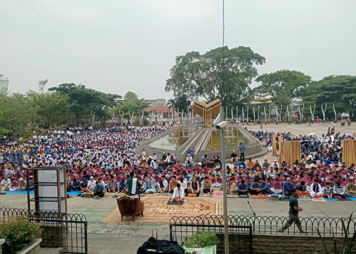Kemarau Melanda, Ribuan Warga Cianjur Gelar Salat Istisqa 