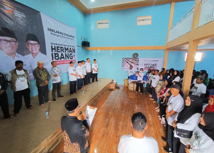 Pedagang Pasar Ciranjang Deklarasi Dukung Herman-Ibang di Pilkada Cianjur 2024