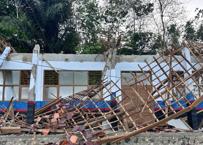 Baru Dibangun Dua Tahun, Lab Komputer SMPN 3 Tanggeung Cianjur Ambruk