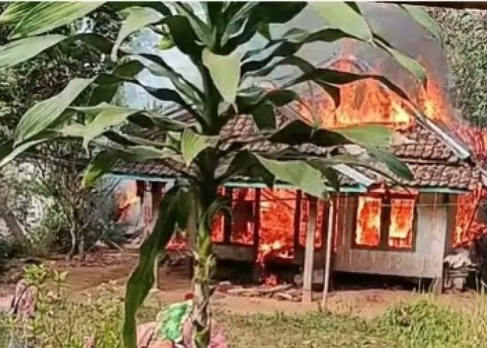 Rumah Warga di Takokak Cianjur Ludes Terbakar, Kulkas hingga Tiga Kuintal Padi Hangus