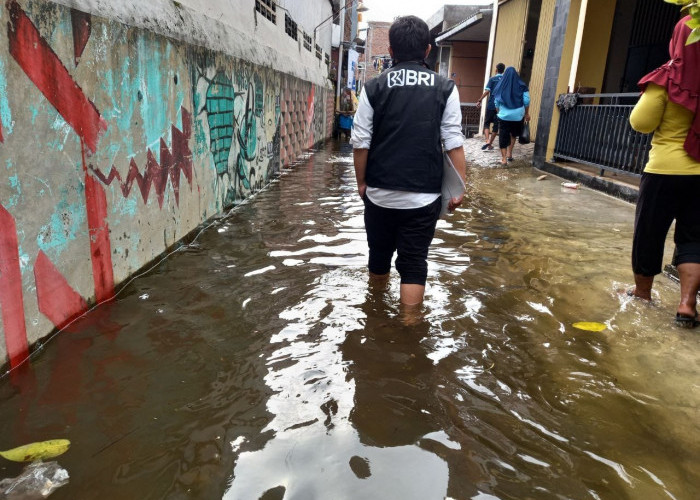 Cepat Tanggap, BRI Peduli Salurkan Bantuan ke Masyarakat Terdampak Banjir Semarang & Demak 