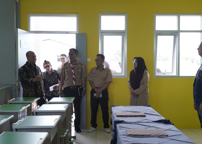 Program BRI Peduli “Ini Sekolahku” Serahkan Bantuan Fisik Sekolah ke SDN 7 Kota Kulon Garut 