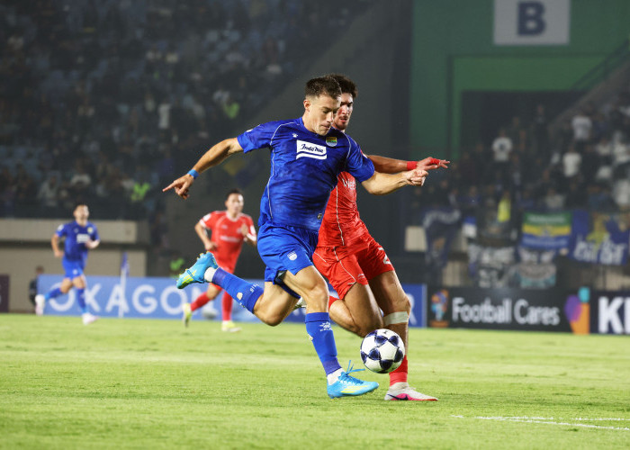 Gol Penalti Peralta Antar PERSIB Unggul Atas Cong Viettel di Babak Pertama