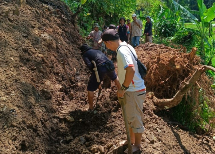 Warga Desa Waringinsari Minta Pemkab Cianjur Bantu Perbaiki Saluran Air