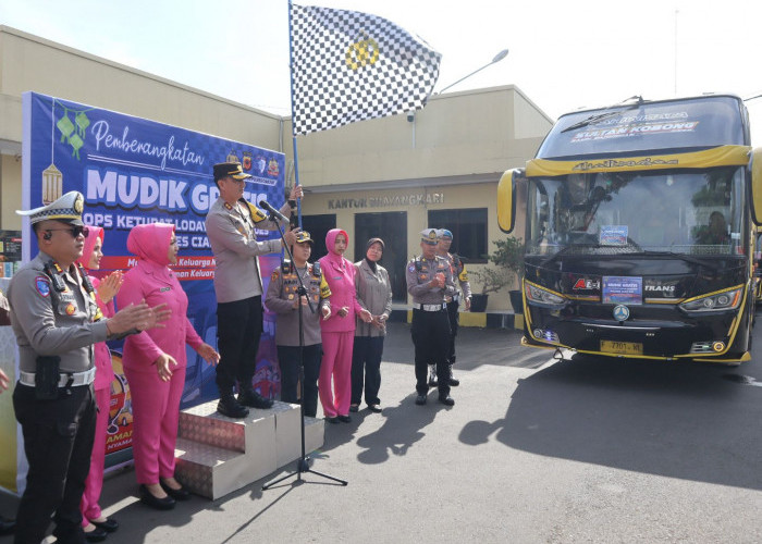 Kapolres Cianjur Lepas Rombongan Mudik Gratis Menuju Jawa Tengah