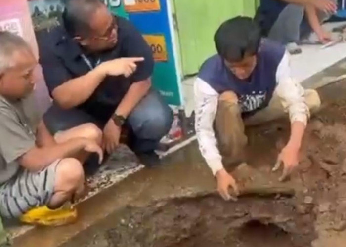 Perumdam Tirta Mukti Kabupaten Cianjur Perbaiki Pipa Bocor di Empat Titik