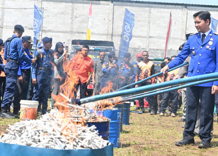 Upacara HUT Damkar, Satpol PP, dan Linmas di Cianjur Diwarnai Pemusnahan Miras