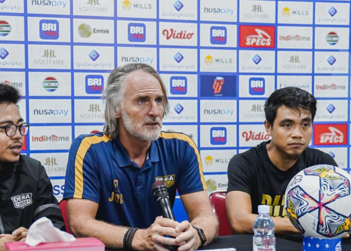 Pelatih Baru Dewa United FC Jan Olde Riekerink Jalani Debut Pertama Hadapi Persis Solo